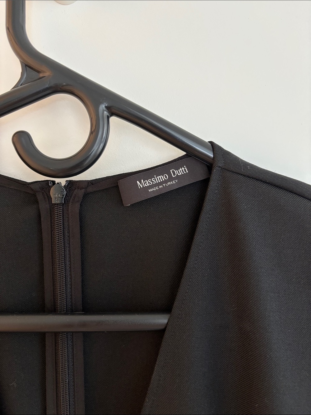 NWOT Massimo Dutti Black V‑Neck Cap‑Sleeve Midi Dress - Picture 4 of 8